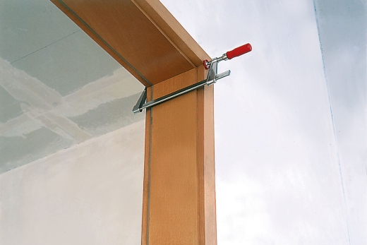 Türfuttermontagestrebe TMS 560–1010 mm Türmontage